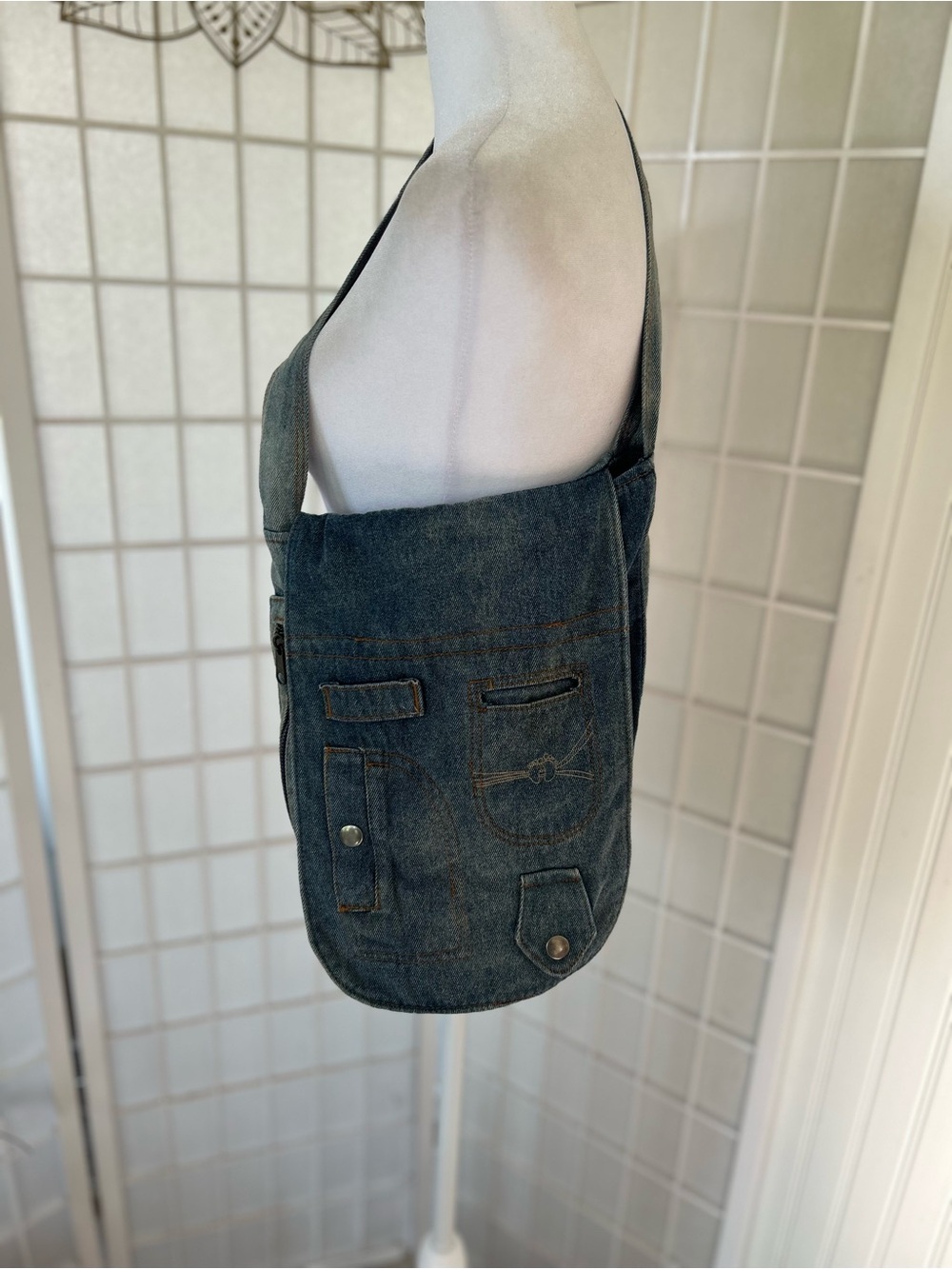 Hang Ten Denim Messenger Bag in Dark Blue